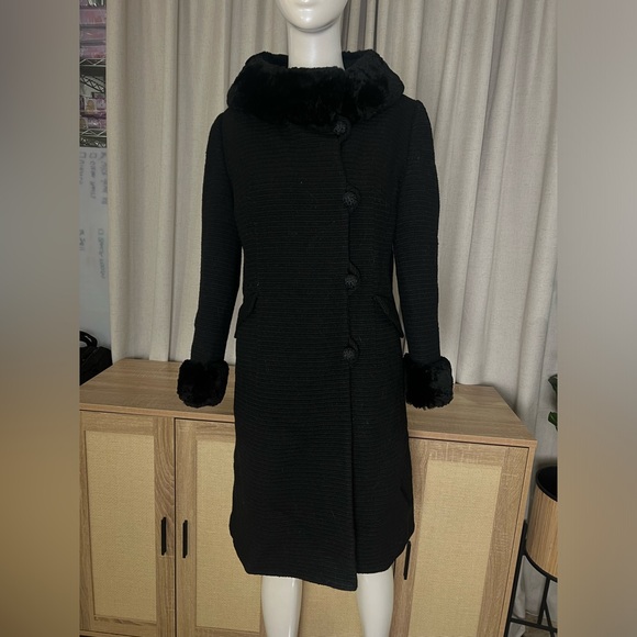 Vintage 1960's Textured Black Wool Coat with Faux Fur Collar and Cuffs - Picture 5 of 10